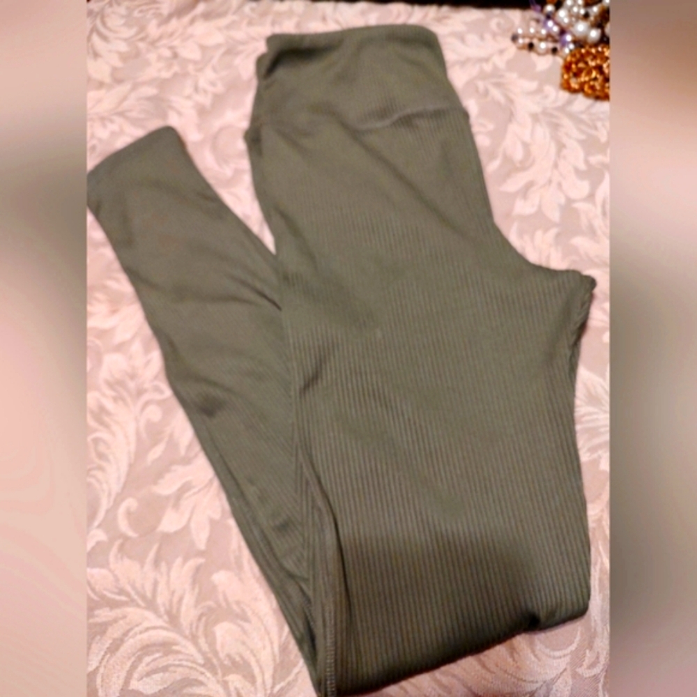 🌿💚🌿 Super Comfy Olive Green Ribbed Leggings Yoga Pants - MJ
